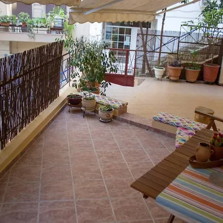 *central Acropolis* Sleep In An Artist's Apartment Athens
