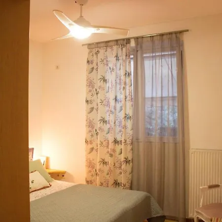 *central Acropolis* Sleep In An Artist's